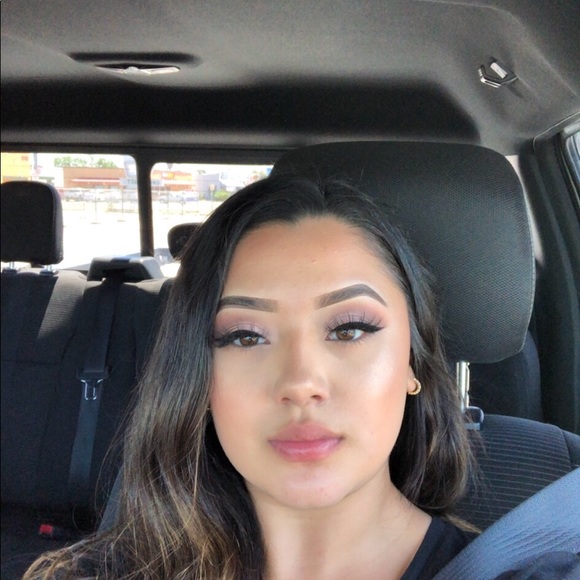 Meet your Posher, Gabriella - Picture 1 of 1